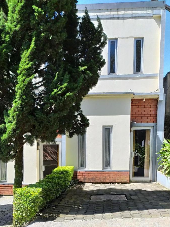 Villa Beverly Lembang Zewnętrze zdjęcie